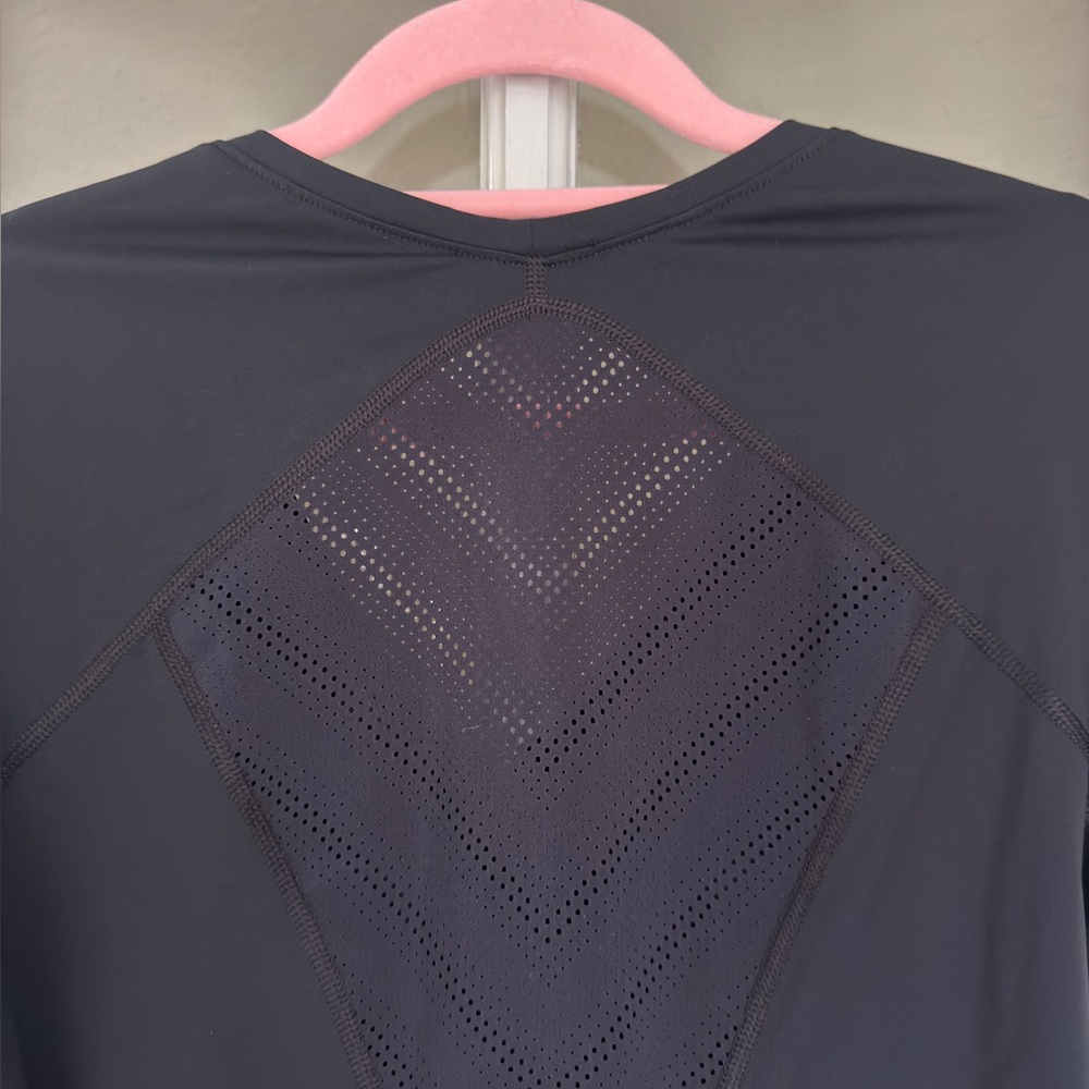 Under Armour Fitted Black Short Sleeve Tee - Picture 3 of 3